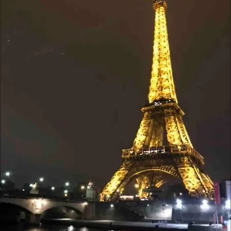 Eiffel And Beatiful Flat アパート *